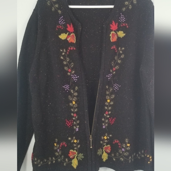 Croft & Barrow Full Zip Heavy Weight Cardigan Sweater. Vine Embroidery. Size L. - Picture 5 of 8